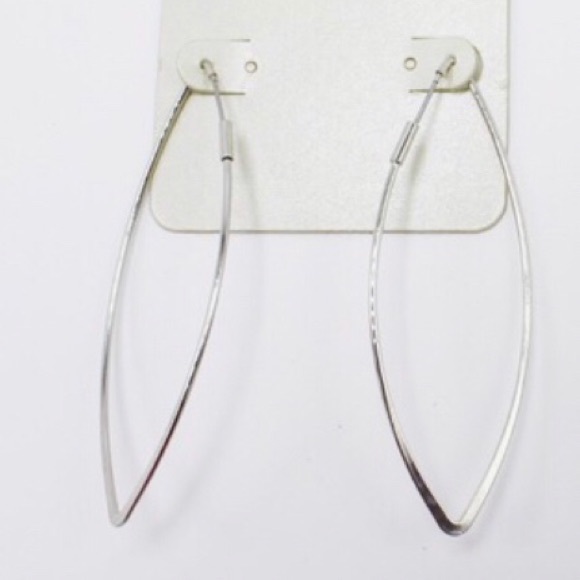 🌹Elongated Hoop Earrings by One Wink🌹Silver - Picture 2 of 2